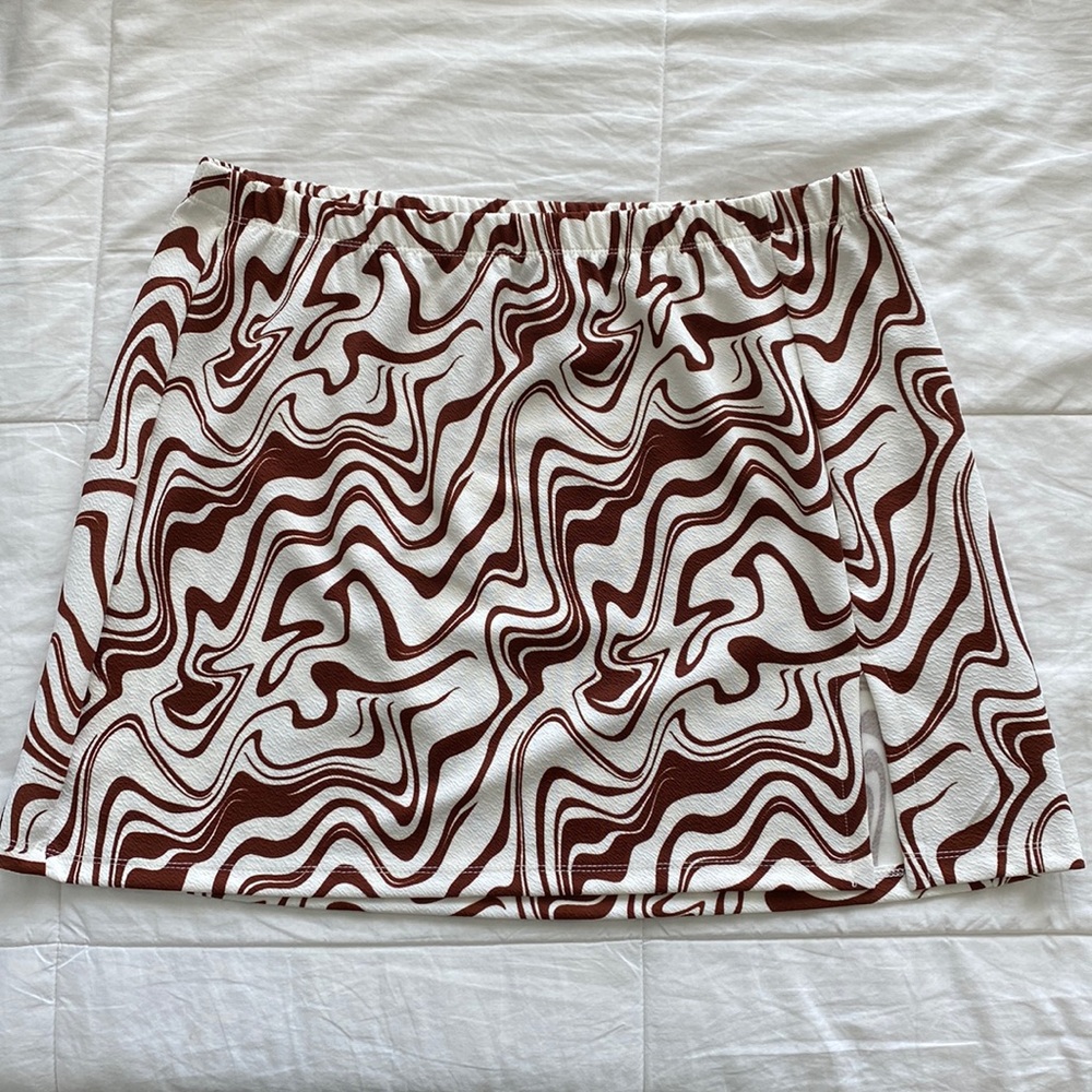 Groovy brown and white mini skirt